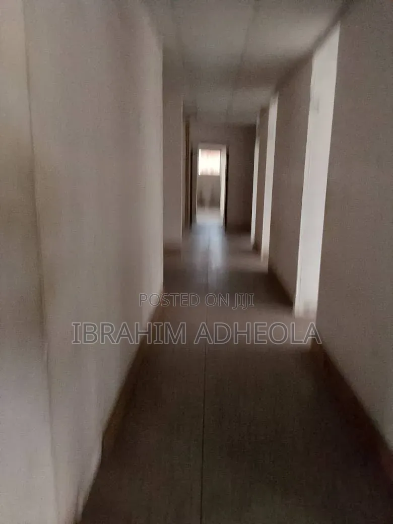 Ground Floor: 100sqm
 12m
Agency Fee: 10%
Legal Fee: 10%
Re in Tejuosho