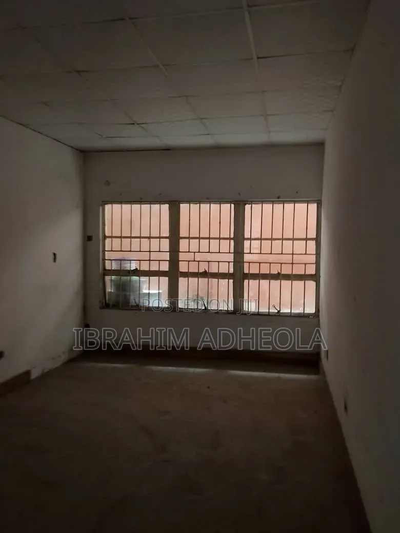 Ground Floor: 100sqm
 12m
Agency Fee: 10%
Legal Fee: 10%
Re in Tejuosho