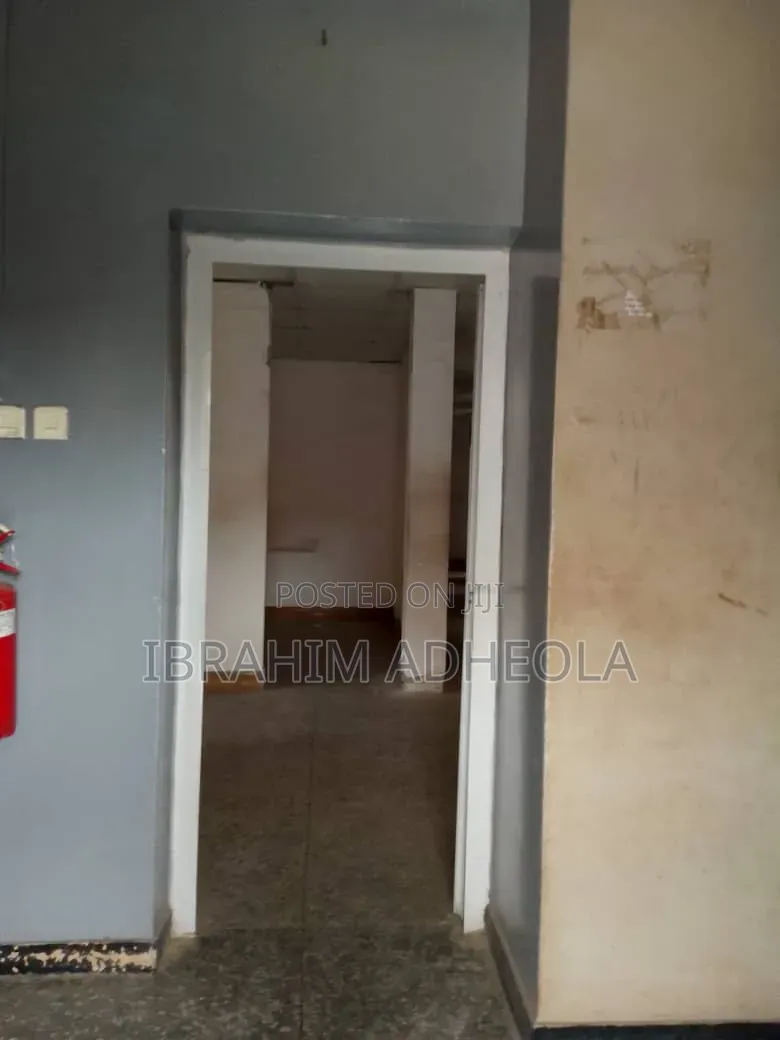 Ground Floor: 100sqm
 12m
Agency Fee: 10%
Legal Fee: 10%
Re in Tejuosho
