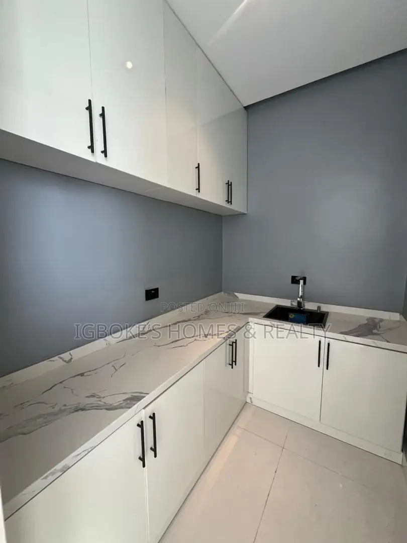 Furnished 5bdrm Duplex in Lekki Phase 1 for sale in Lekki Phase 1