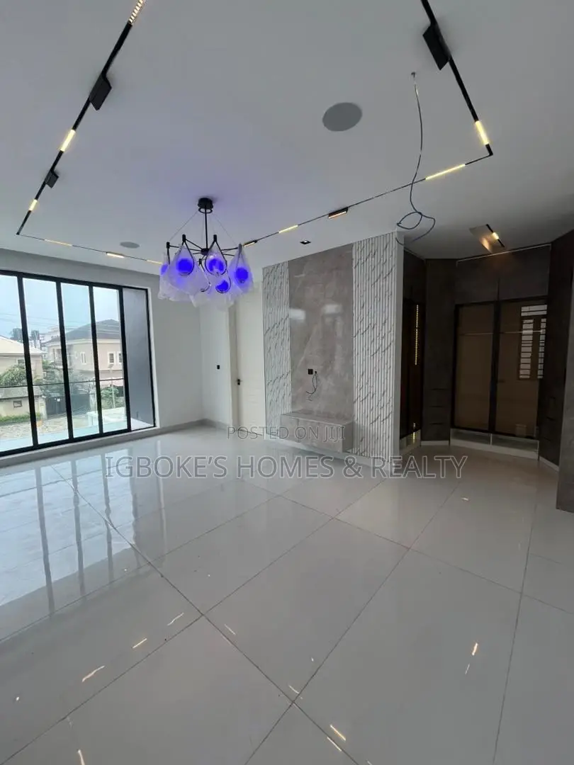 Furnished 5bdrm Duplex in Lekki Phase 1 for sale in Lekki Phase 1