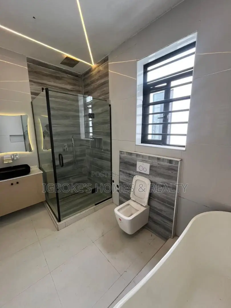 Furnished 5bdrm Duplex in Lekki Phase 1 for sale in Lekki Phase 1
