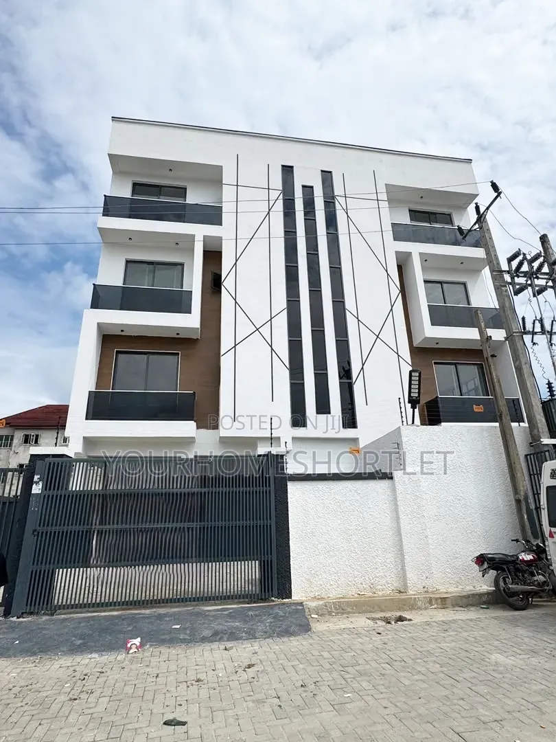 2/1 Two Spacious Bedroom Ensuite With Swimming Pool in Chevron