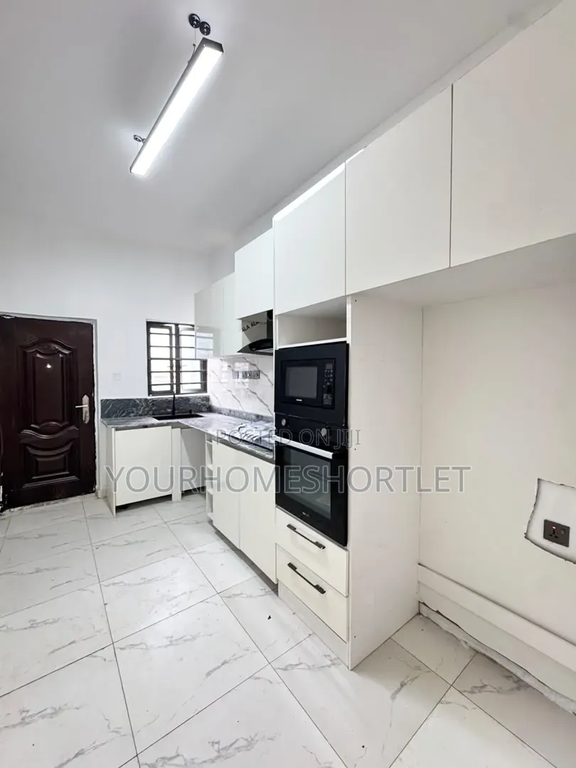 2/1 Two Spacious Bedroom Ensuite With Swimming Pool in Chevron