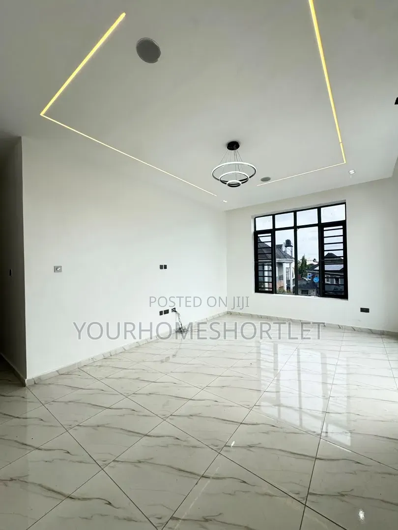 2/1 Two Spacious Bedroom Ensuite With Swimming Pool in Chevron