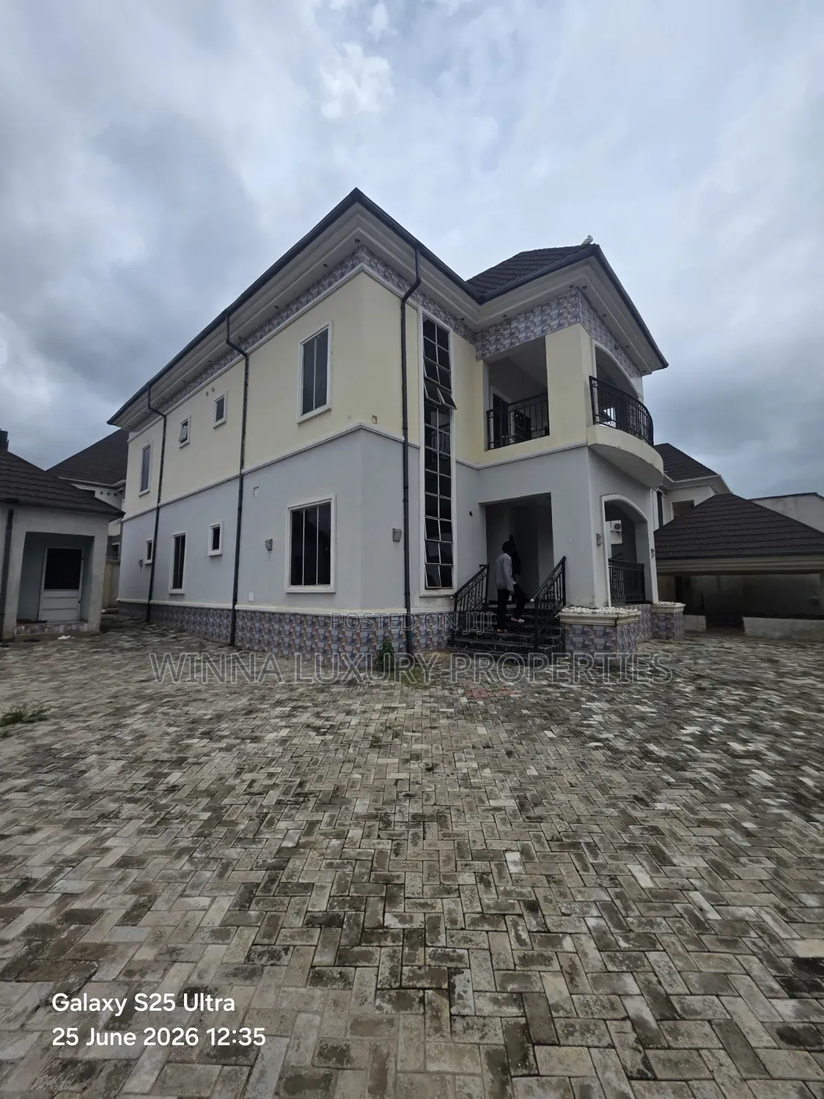 7bdrm Duplex in Pyakasa Axis, Lugbe District for rent in Lugbe District