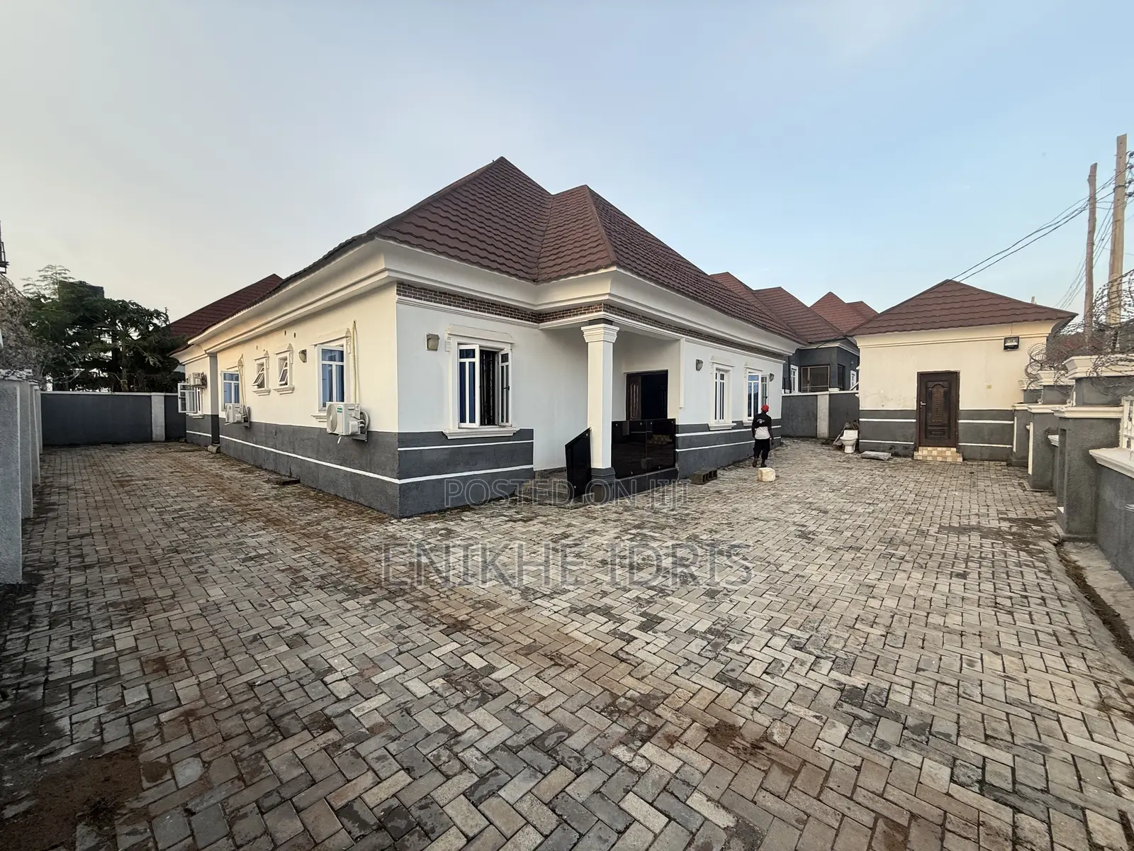 3bdrm Bungalow in Shimex, Lugbe District for sale in Lugbe District