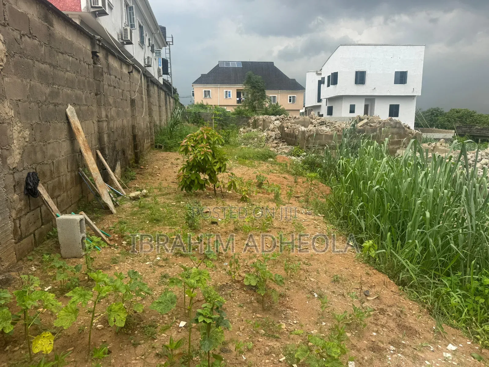 Arepo 484sqm of Land in a Secured Estate in Berger