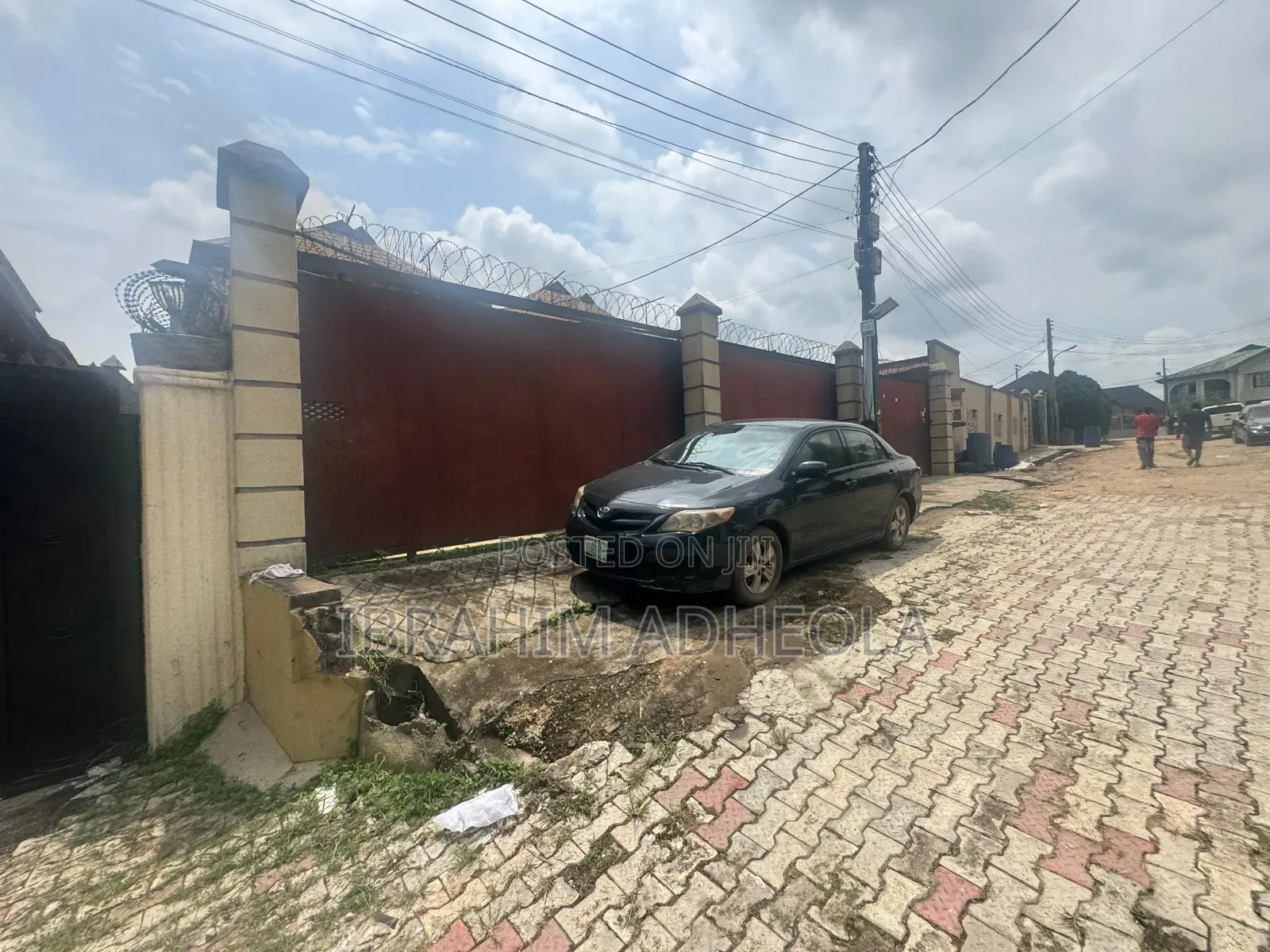Arepo 484sqm of Land in a Secured Estate in Berger