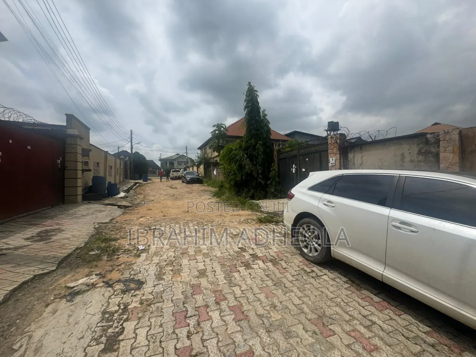 Arepo 484sqm of Land in a Secured Estate in Berger