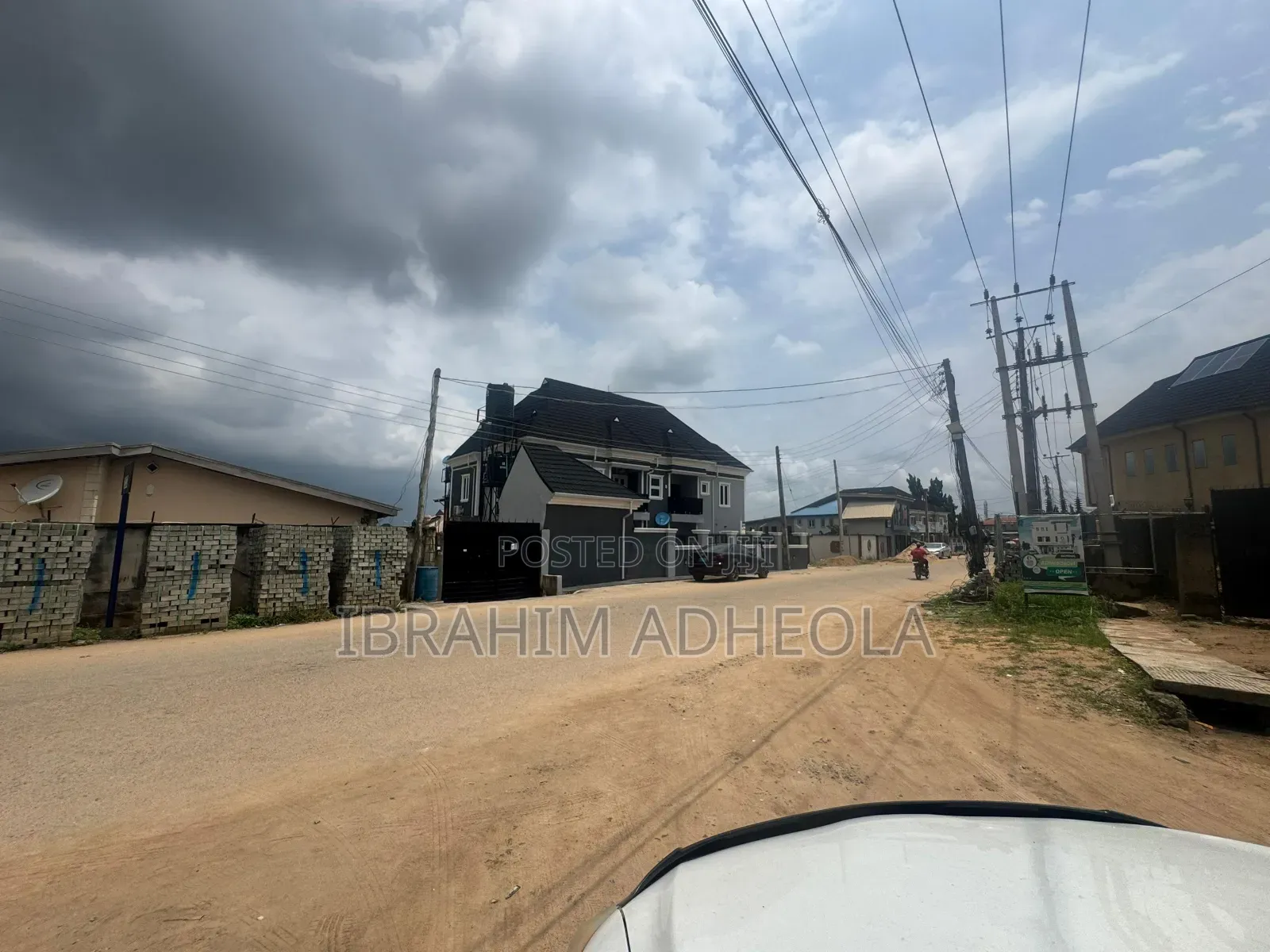 Arepo 324sqm of Land Inside an Estate in Berger