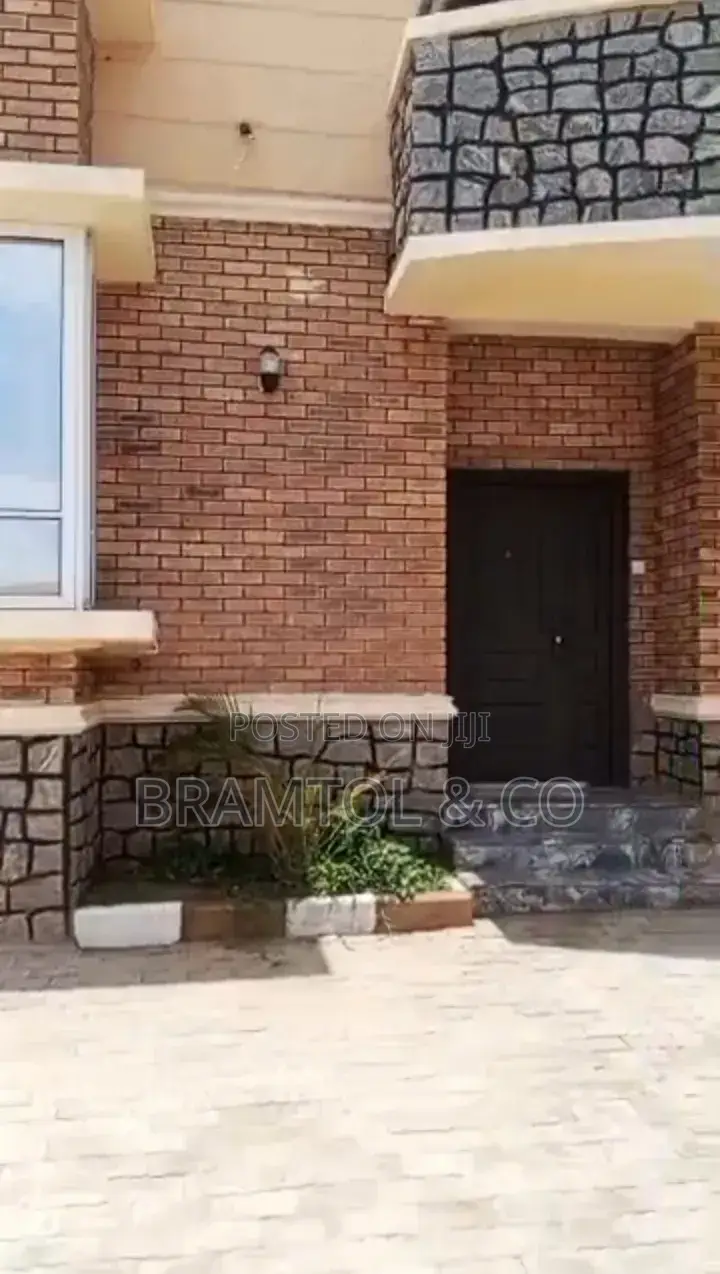 4bdrm Duplex in Zone B for rent in Zone B