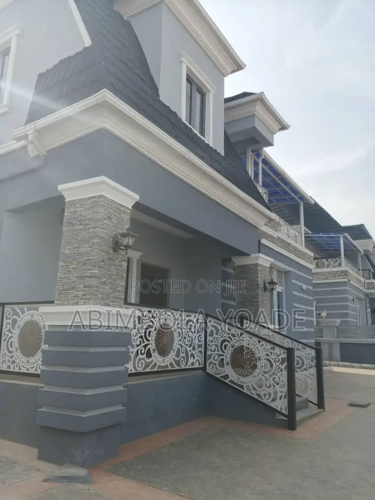 4bdrm Duplex in Sabon Lugbe for sale in Sabon Lugbe