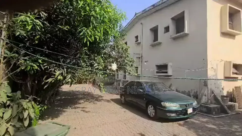 500sqm Residential Plot With Old Structure in Zone 2 / Wuse