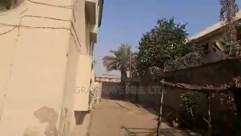 500sqm Residential Plot With Old Structure in Zone 2 / Wuse