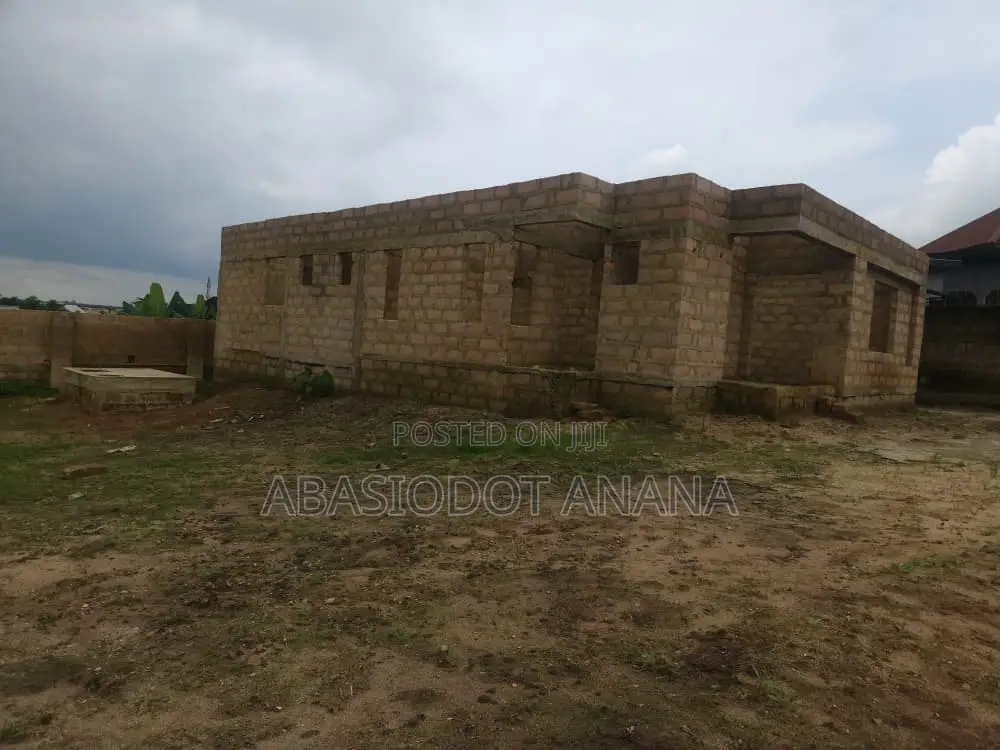2bdrm Bungalow in Oron Road By Gifto, Uyo for sale in Uyo
