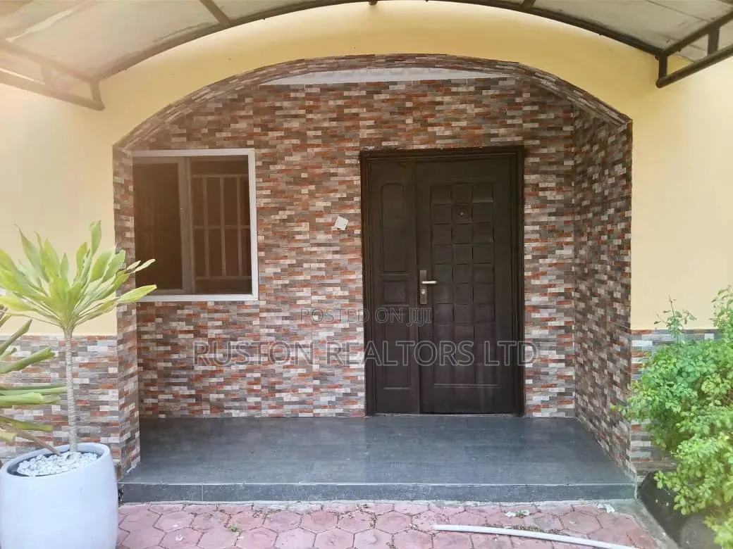 4bdrm Duplex in Lekki County Homes, Ikota for rent in Ikota