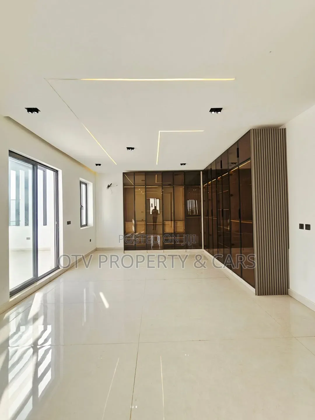 5bdrm Duplex in Banana Island for sale in Banana Island