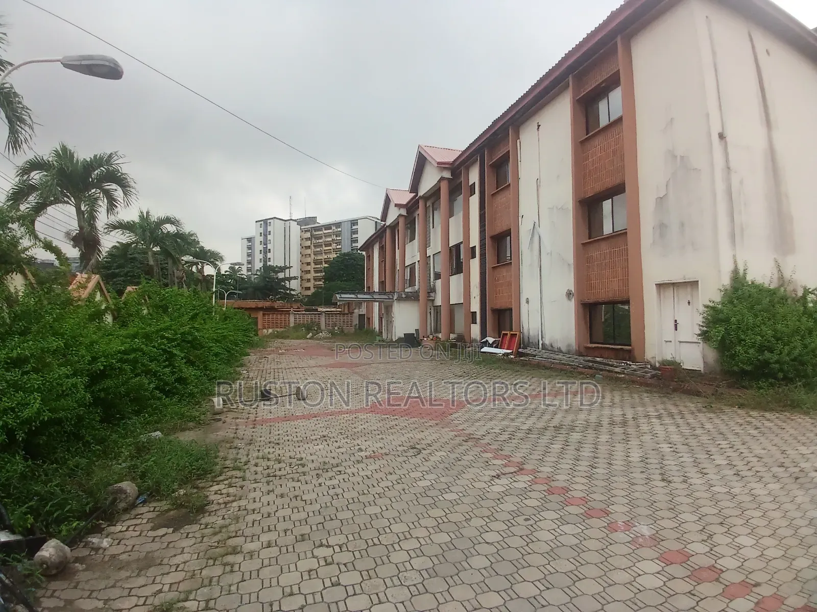 Luxury 70 Rooms Hotel in Kofo Abayomi