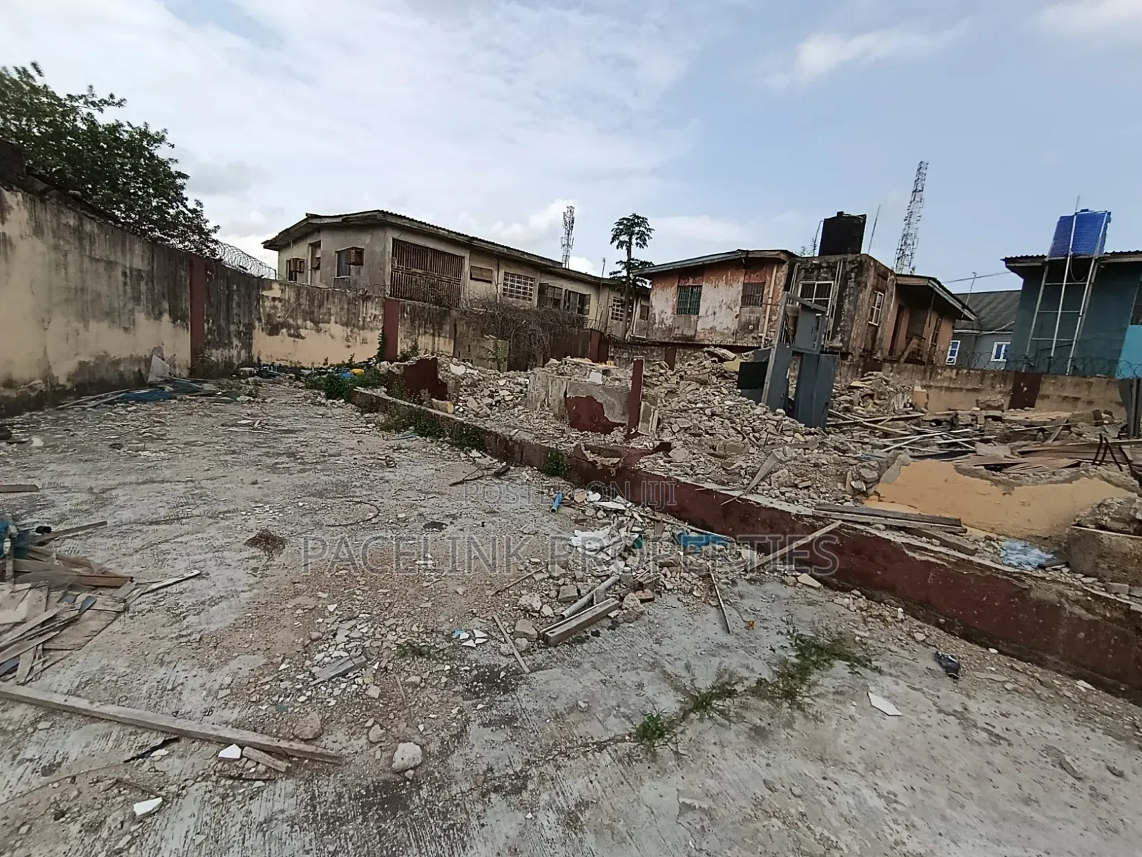 Full Plot of Land in a Close Good for Residential or Commercial in Akowonjo