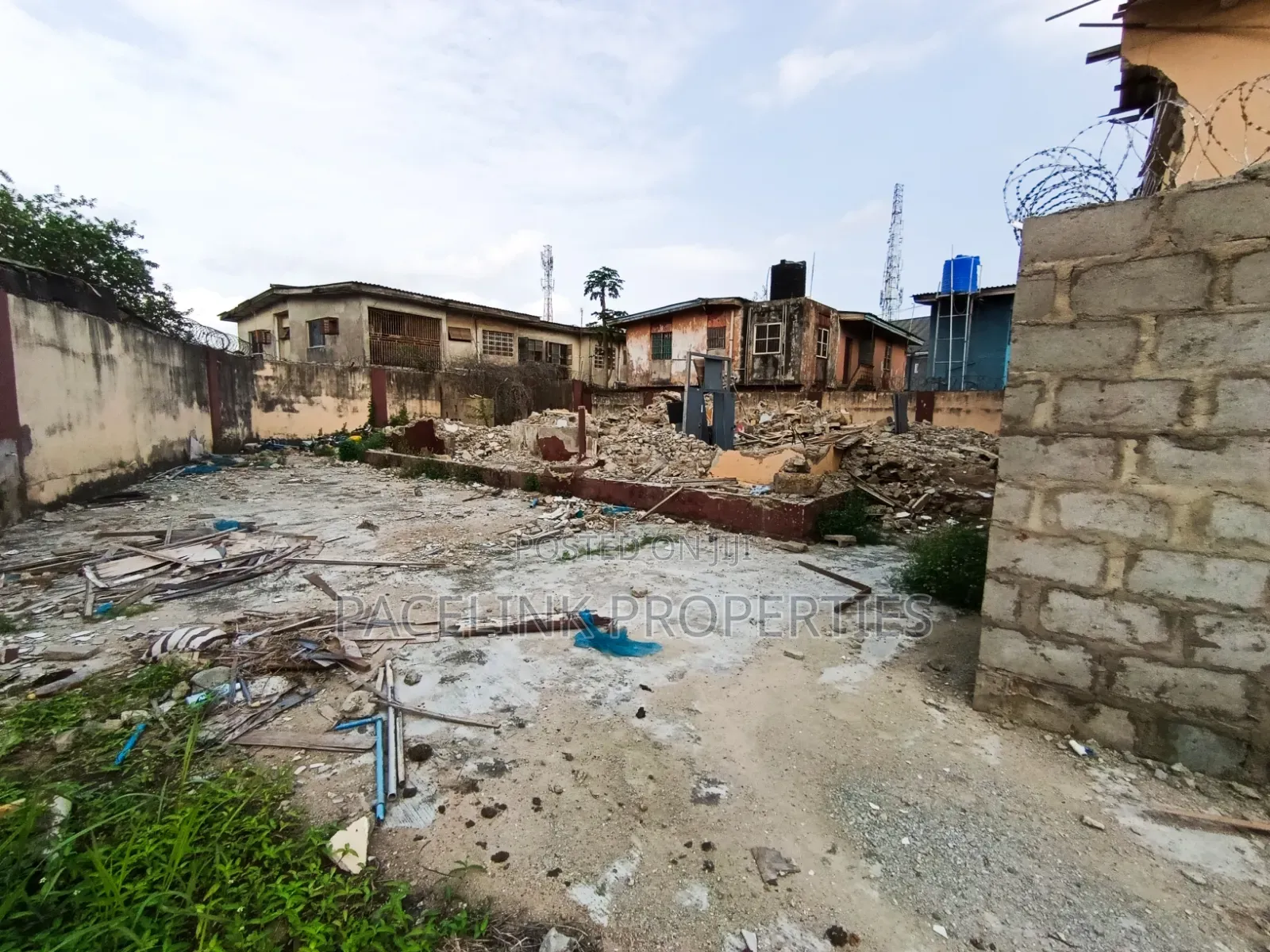 Full Plot of Land in a Close Good for Residential or Commercial in Akowonjo