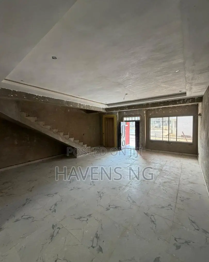 3bdrm Duplex in Old Bodija for sale in Old Bodija