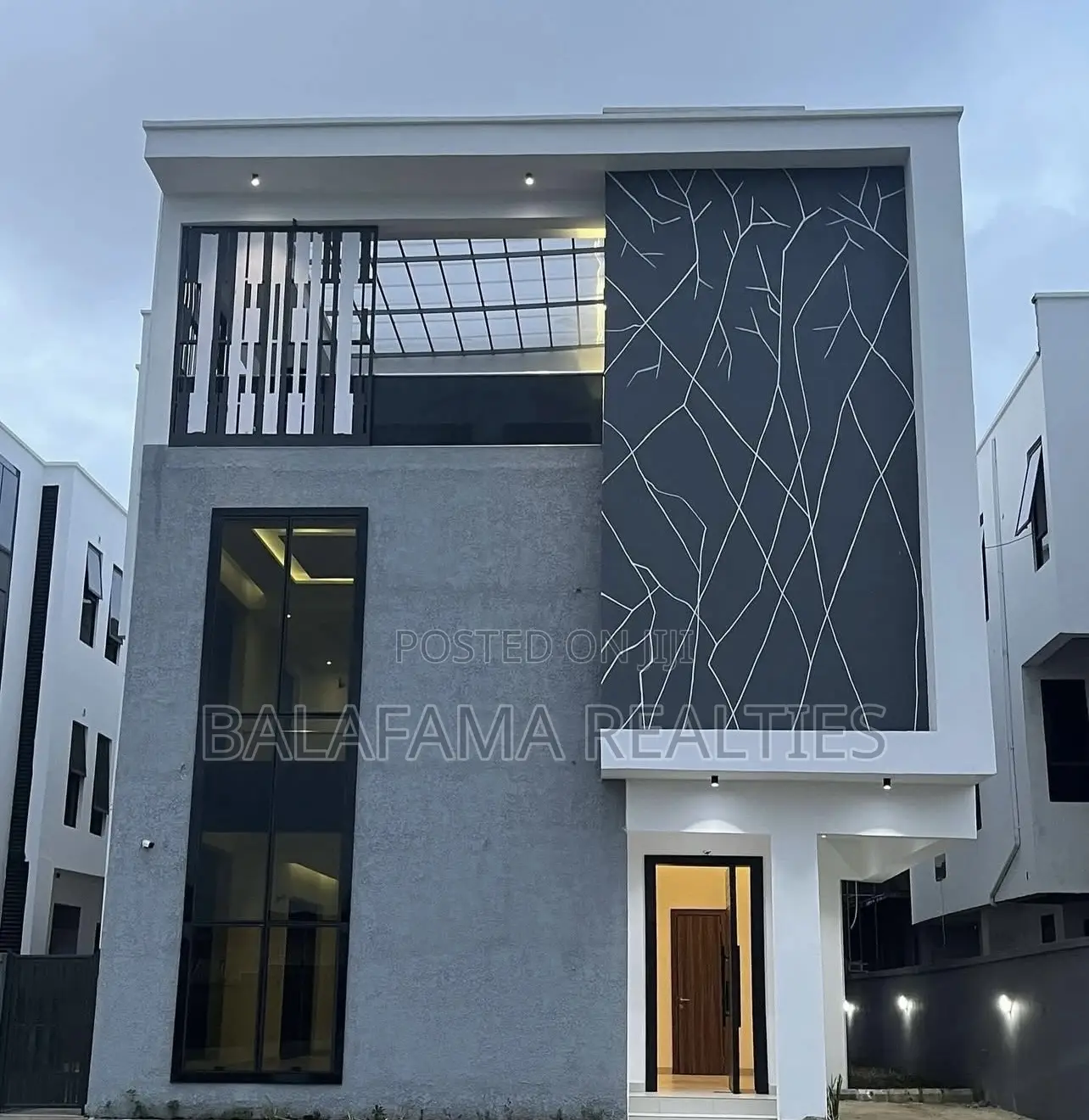 5bdrm Duplex in Ikate for sale in Ikate