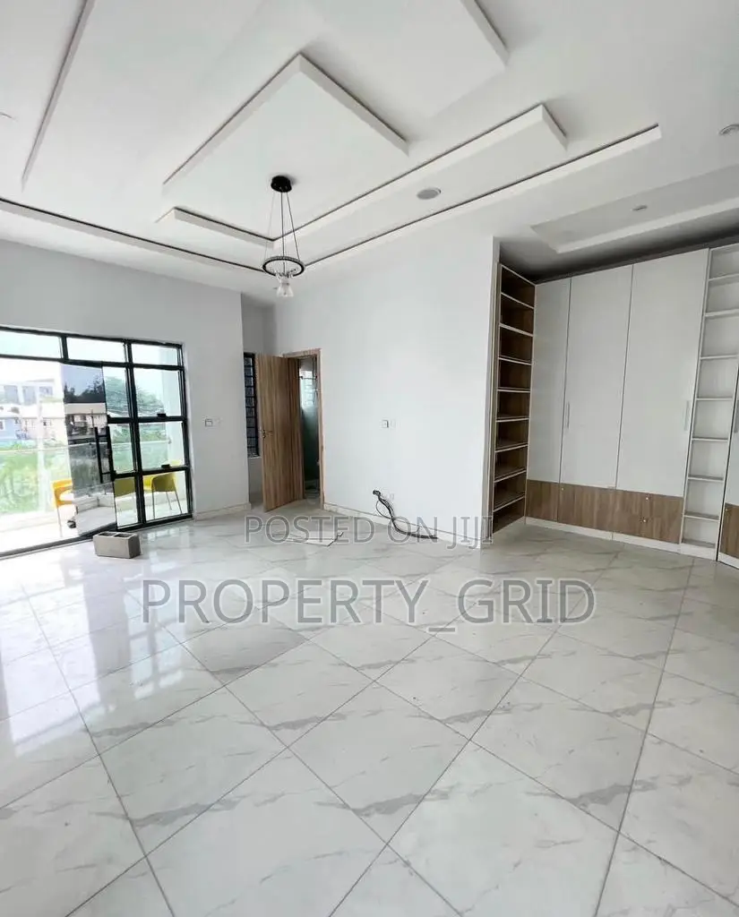 4bdrm Duplex in Lekki County, Ikota for rent in Ikota