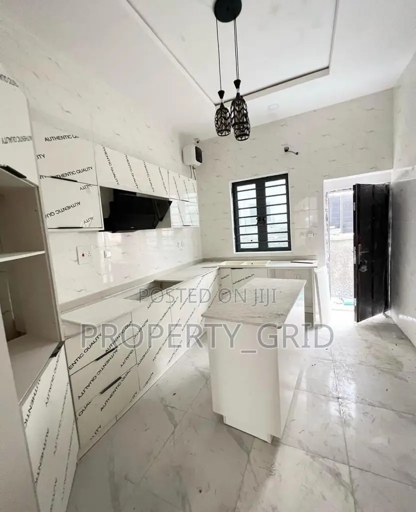 4bdrm Duplex in Lekki County, Ikota for rent in Ikota
