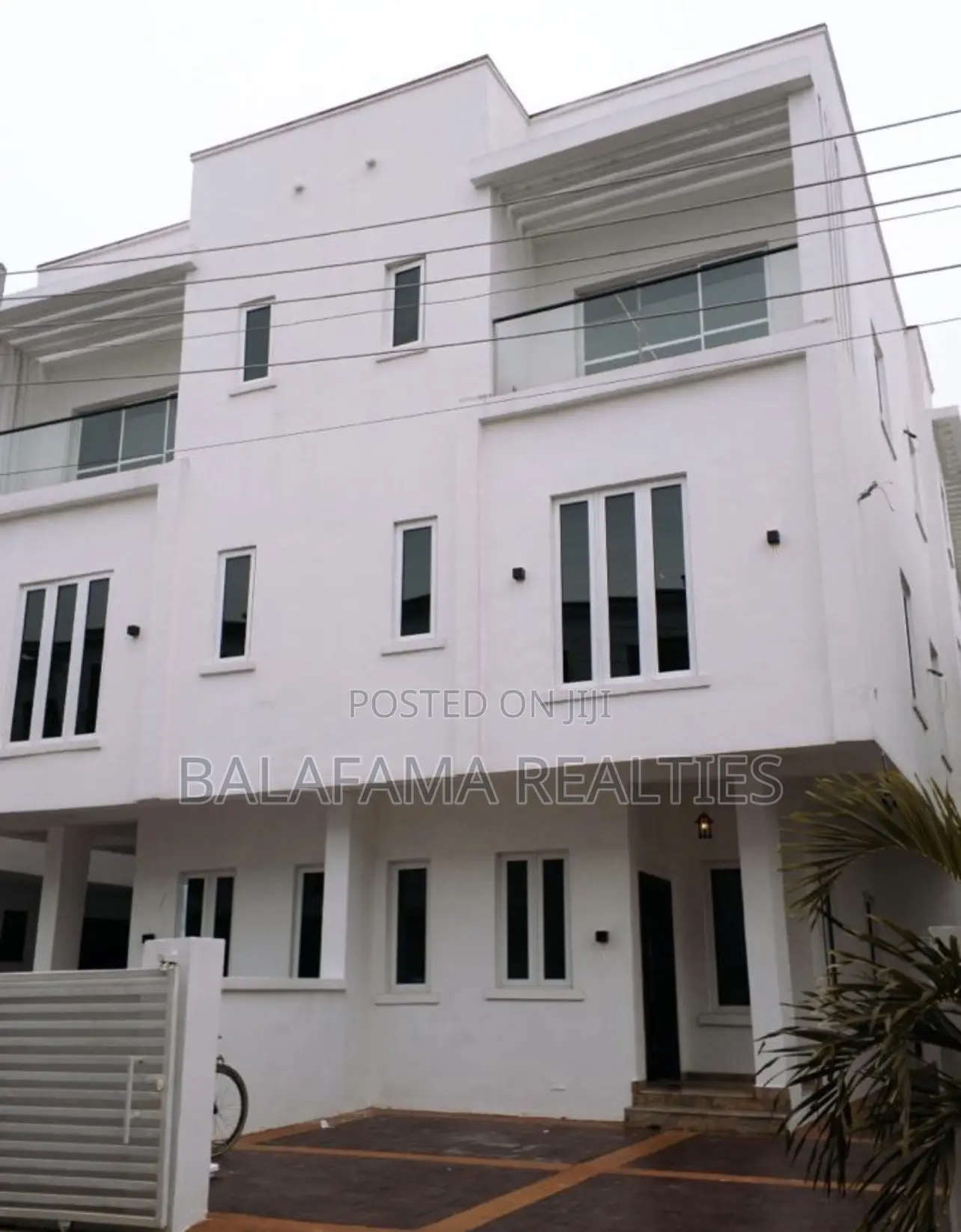 5bdrm Duplex in Chevron for sale in Chevron