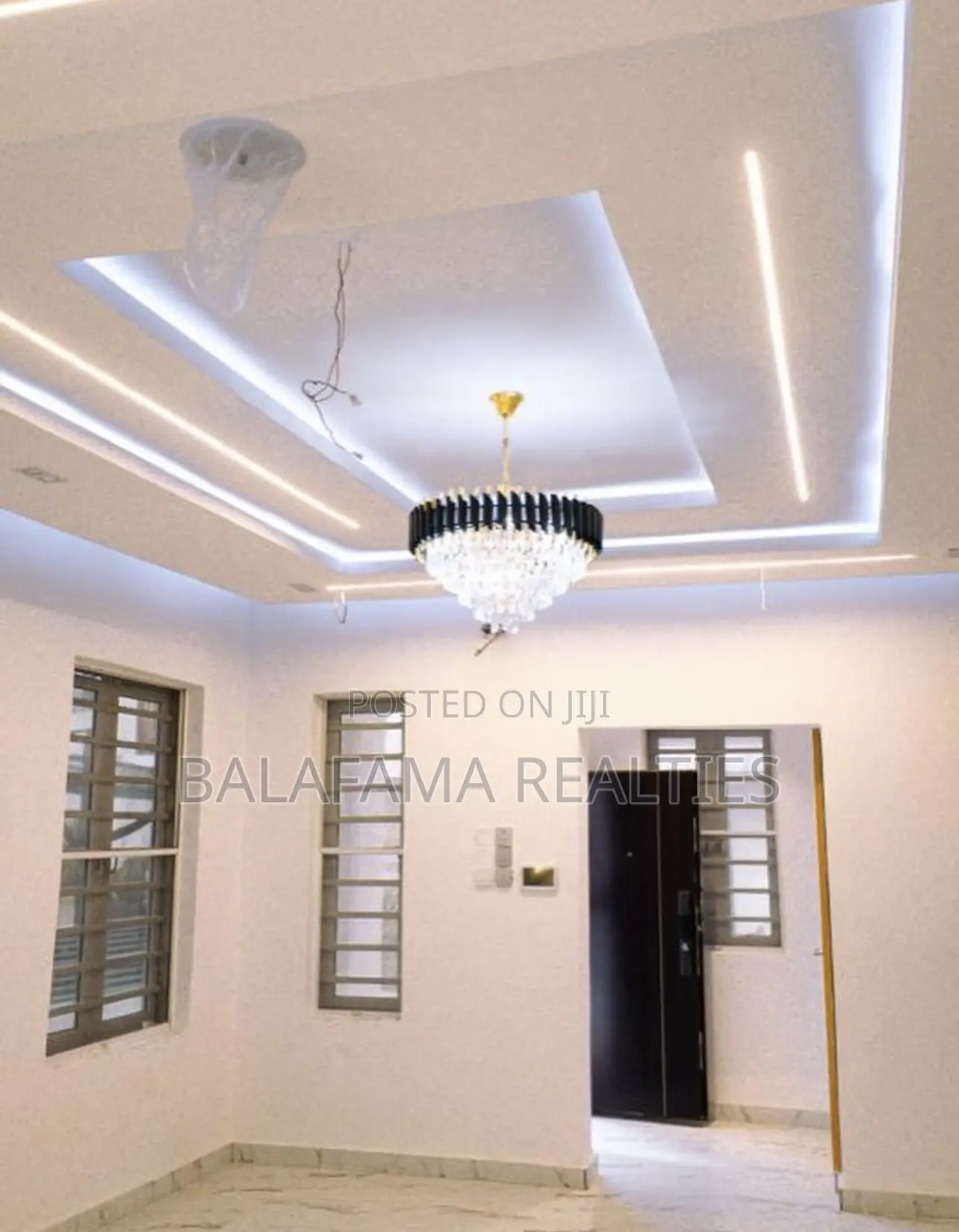 5bdrm Duplex in Chevron for sale in Chevron