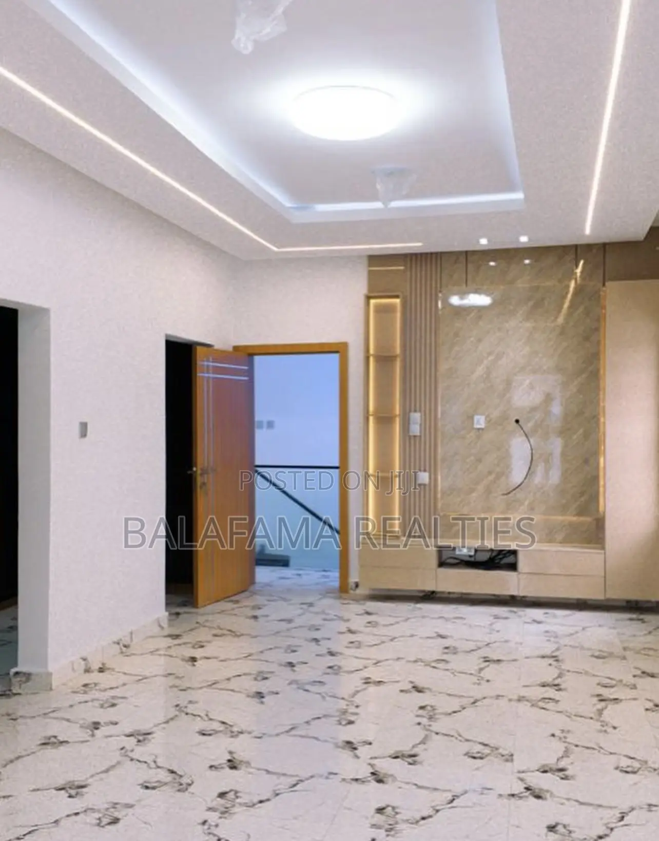 5bdrm Duplex in Chevron for sale in Chevron