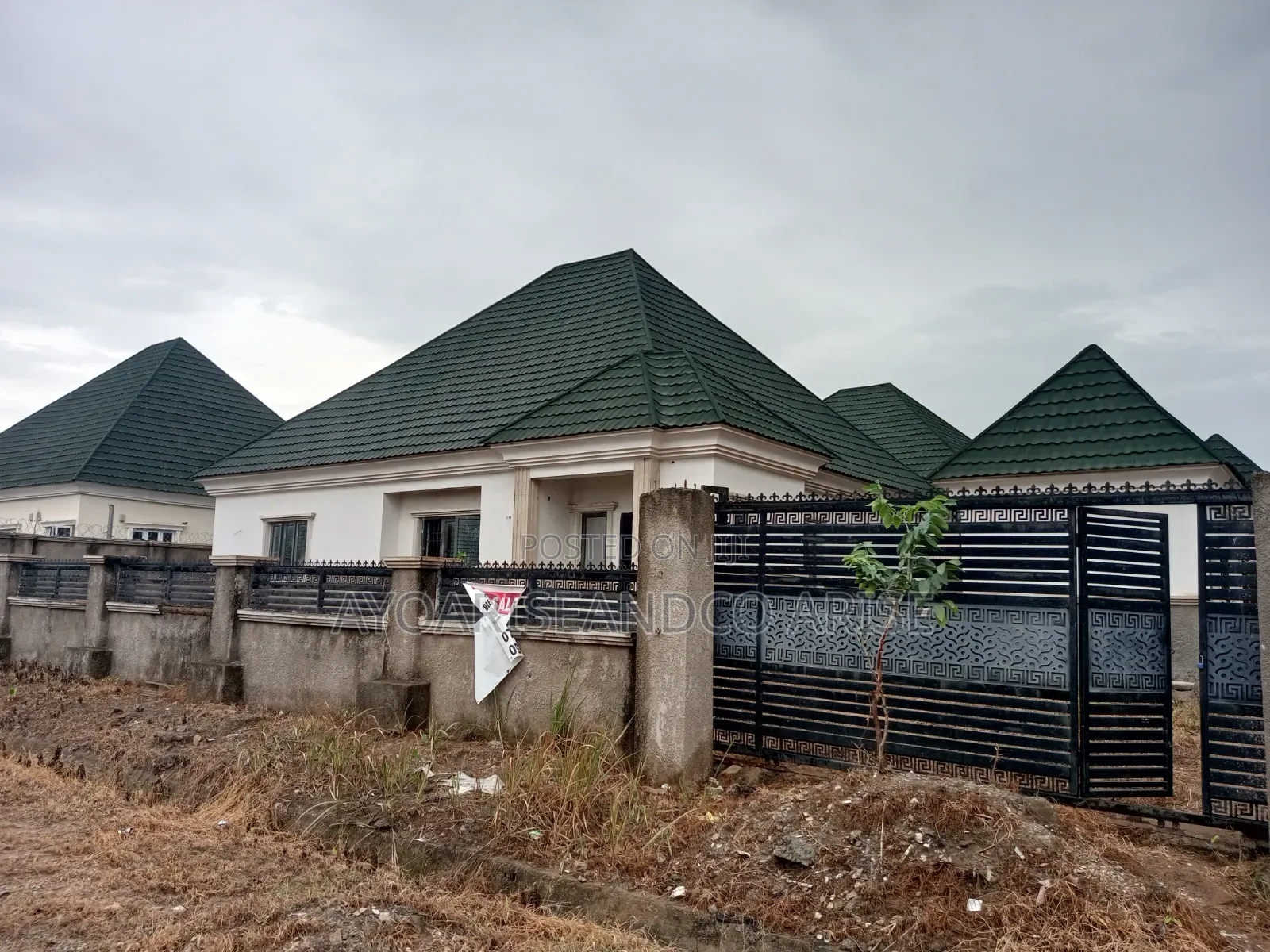 3bdrm Bungalow in New Site Estate for sale in Lugbe District