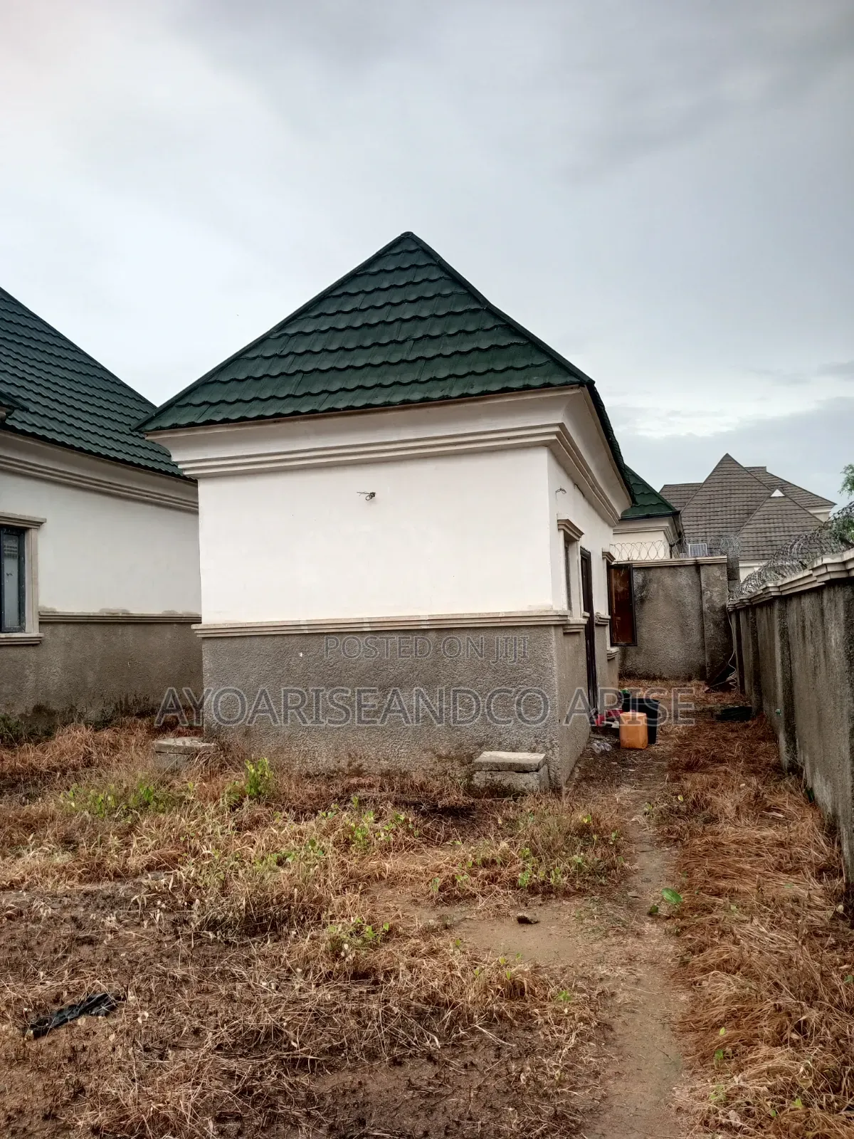 3bdrm Bungalow in New Site Estate for sale in Lugbe District