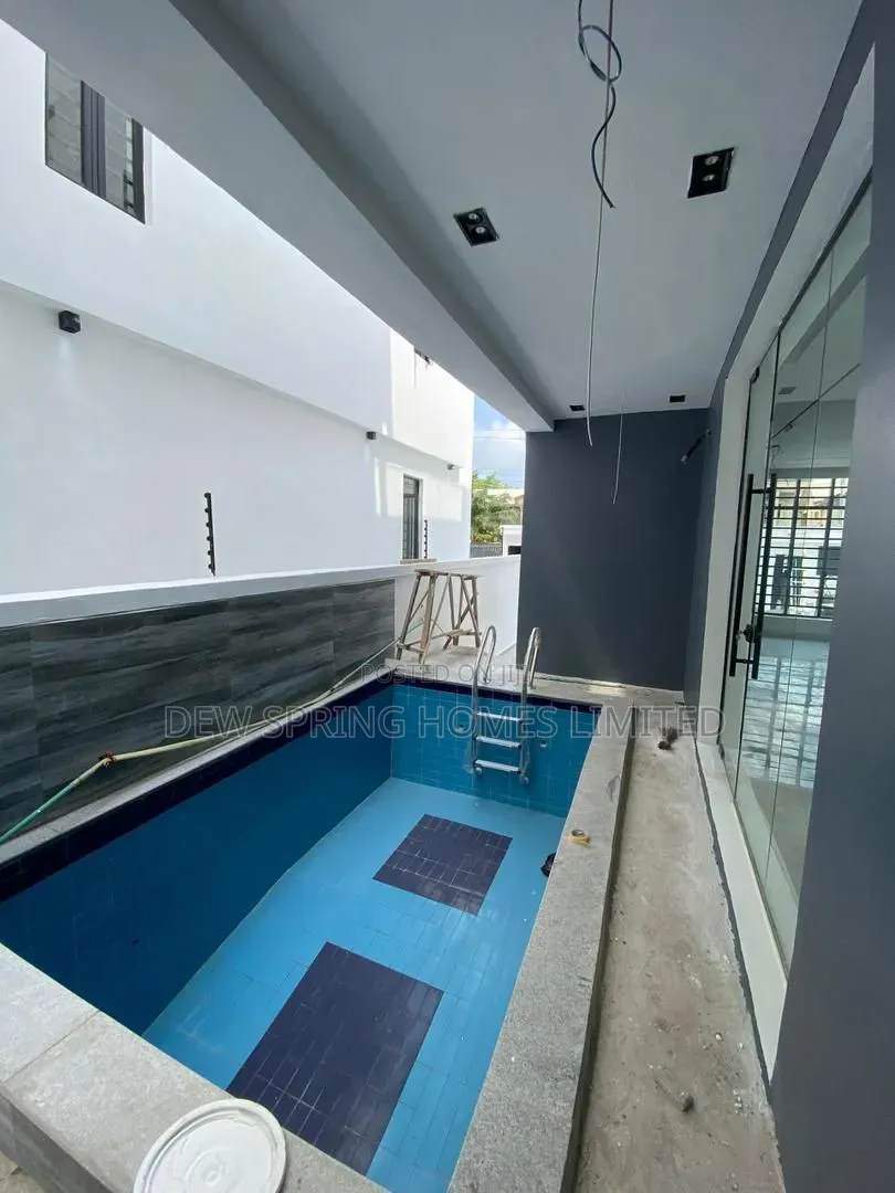 5bdrm Duplex in Lekki Phase 1 for sale in Lekki Phase 1
