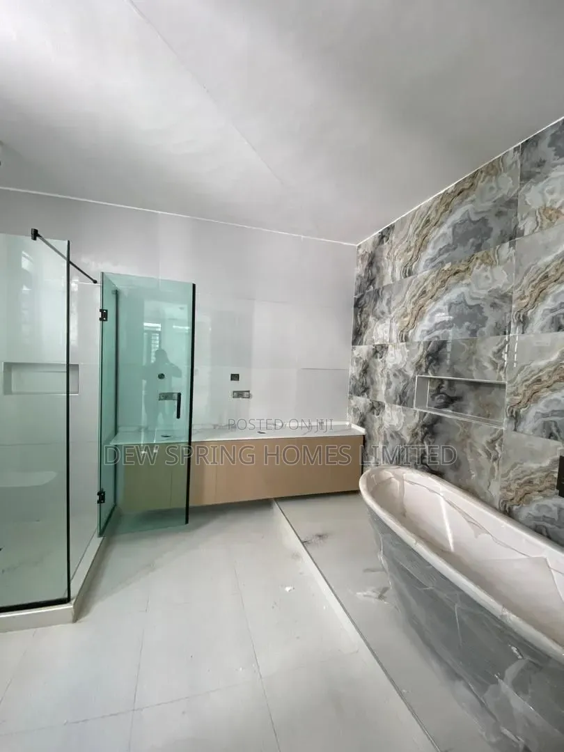 5bdrm Duplex in Lekki Phase 1 for sale in Lekki Phase 1