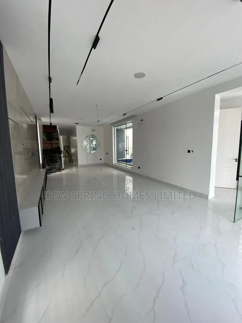 5bdrm Duplex in Lekki Phase 1 for sale in Lekki Phase 1