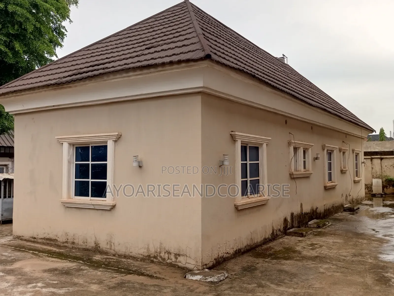 11bdrm Block of Flats in Lugbe Fha for sale in Lugbe District