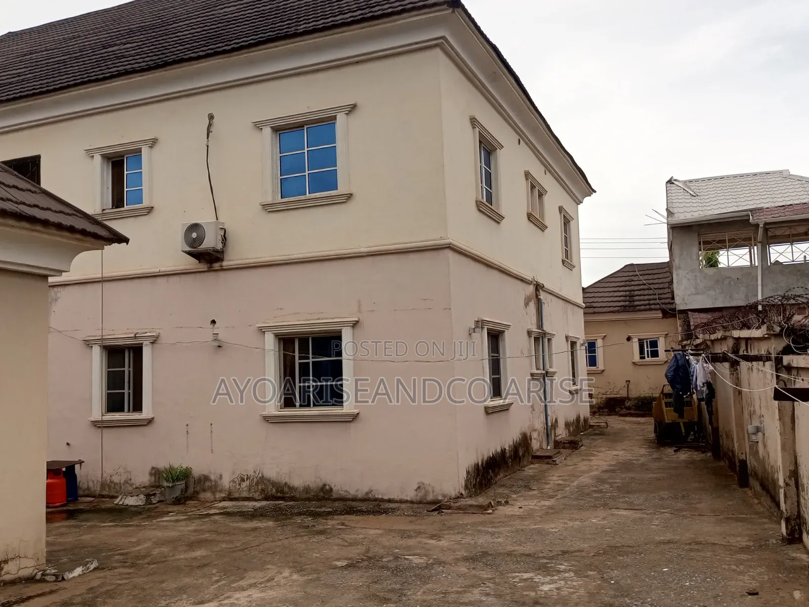 11bdrm Block of Flats in Lugbe Fha for sale in Lugbe District