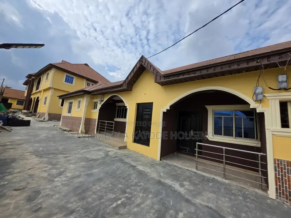 2bdrm Block of Flats in Harmony Estate, Eleyele for sale in Eleyele