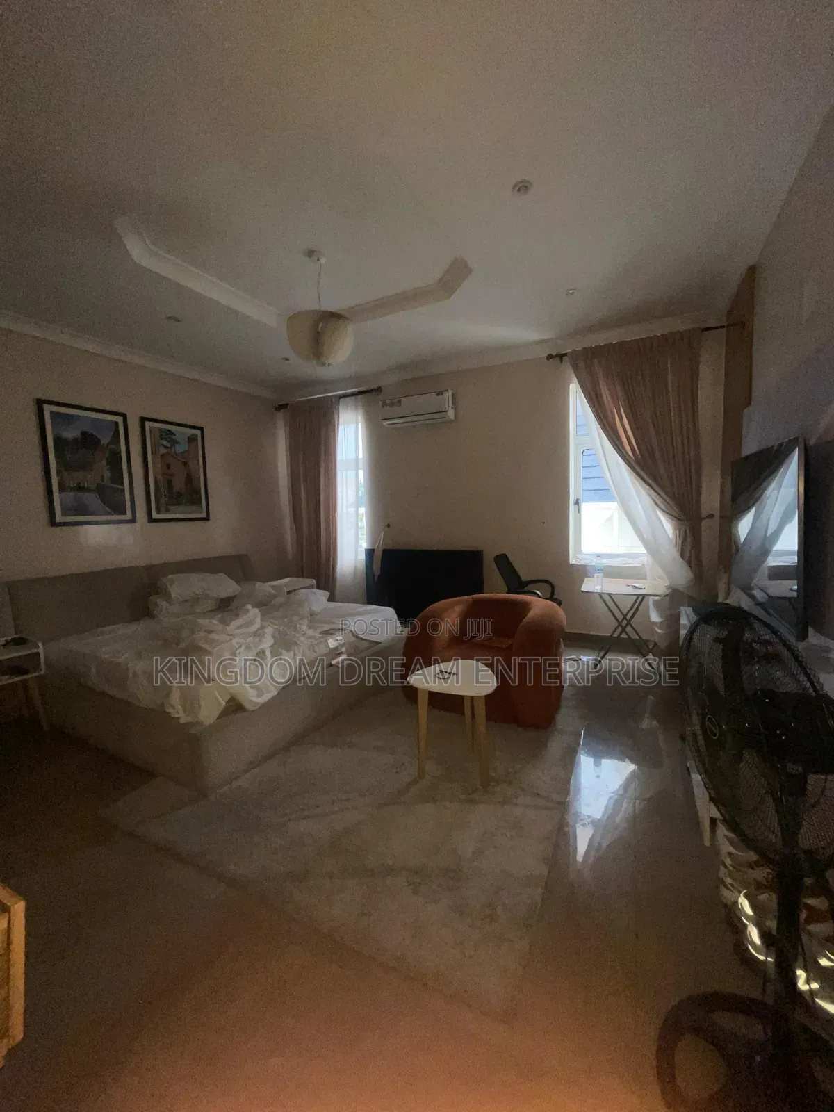 Mini Flat in Chevron for rent in Chevron