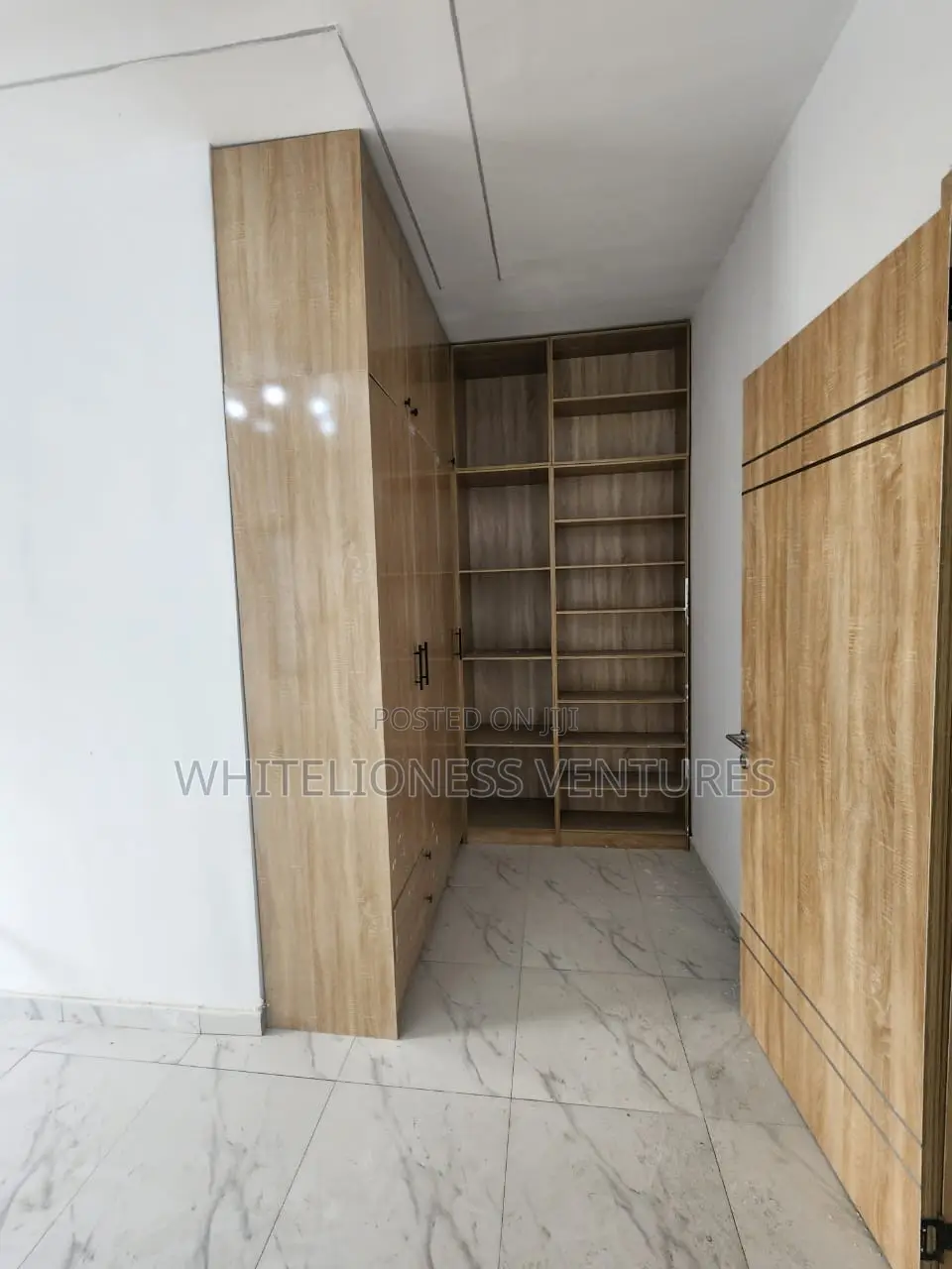 4bdrm Duplex in Orchid Road, Lafiaji for sale in Lafiaji