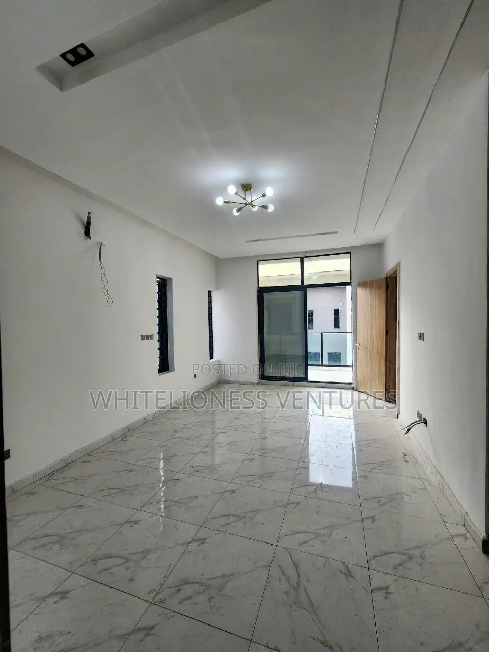 4bdrm Duplex in Orchid Road, Lafiaji for sale in Lafiaji