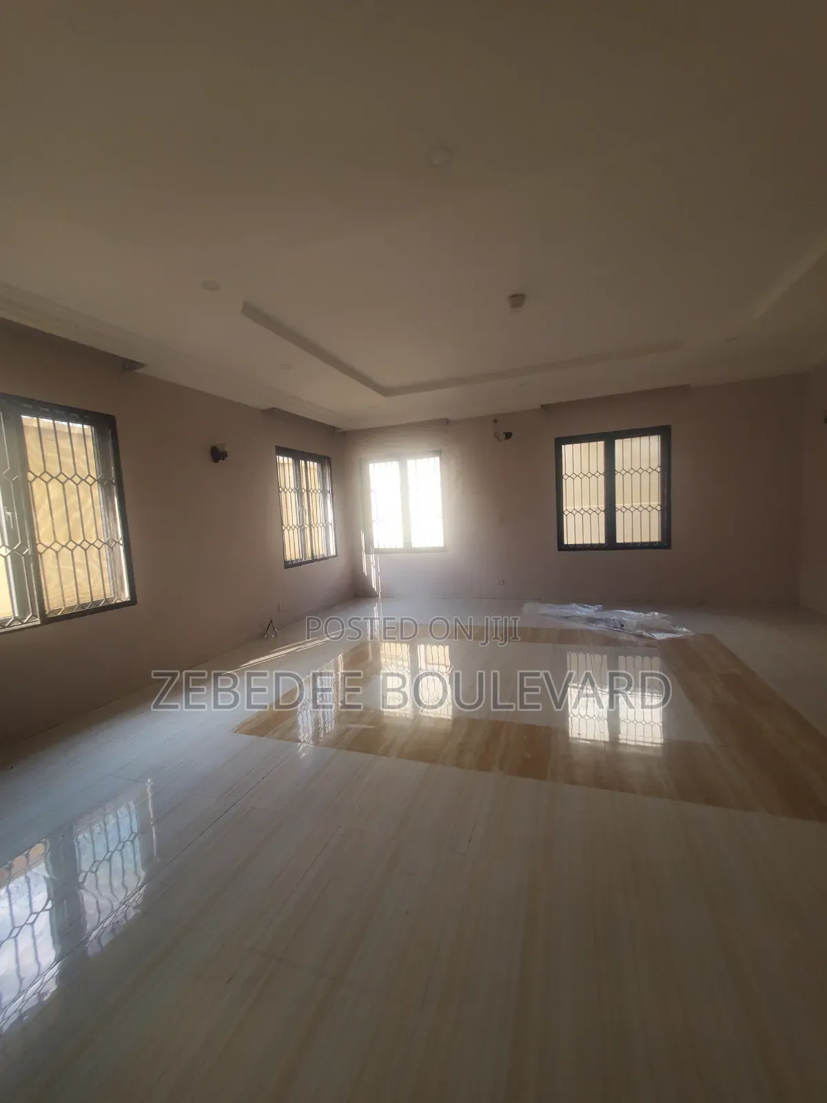 3bdrm Block of Flats in Wuye for rent in Wuye