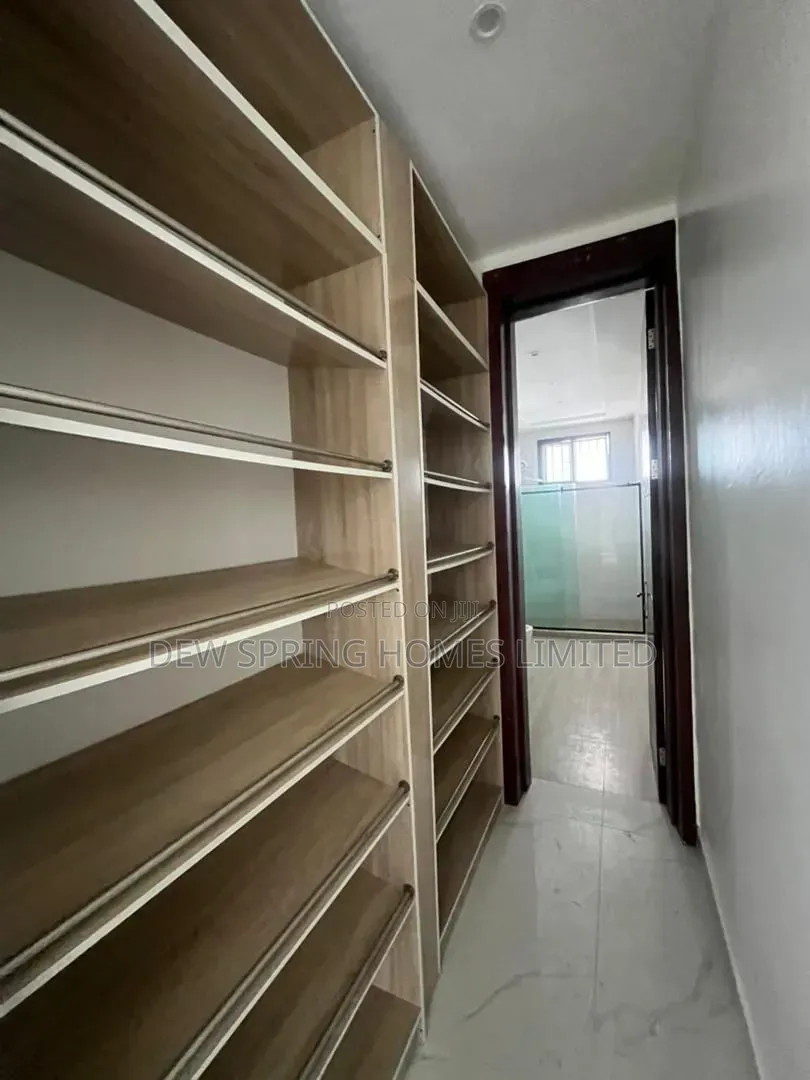 5bdrm Duplex in Victoria Island, Saka Tinubu for sale in Saka Tinubu