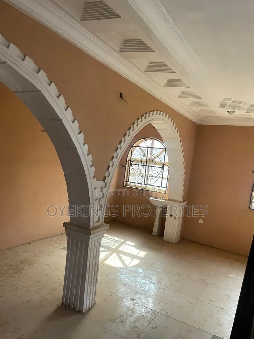 3bdrm Bungalow in Ireakari, Oluyole for sale in Oluyole