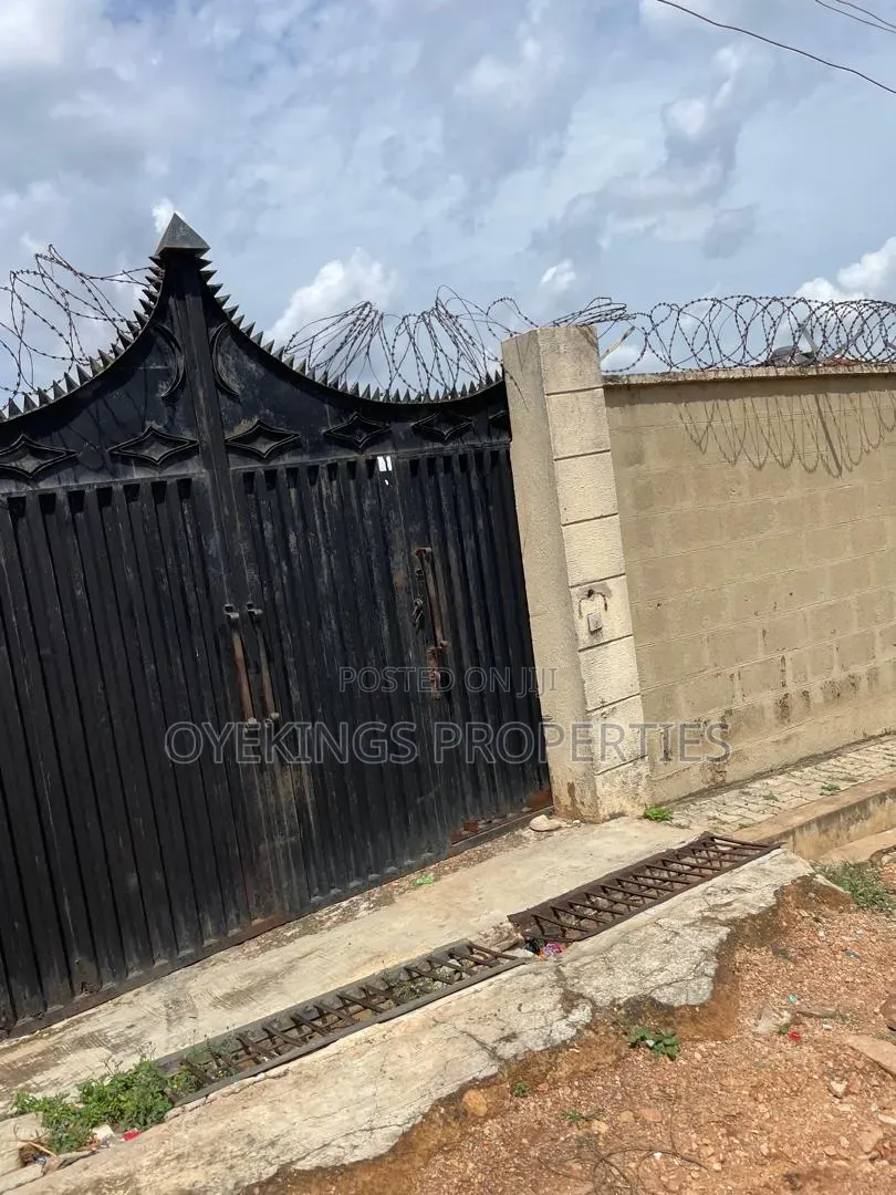 4bdrm Bungalow in Adeoje, Oluyole for sale in Oluyole