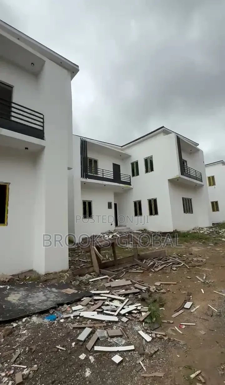 4bdrm Duplex in Apo Resettlement for sale in Apo Resettlement
