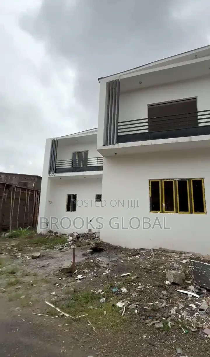 4bdrm Duplex in Apo Resettlement for sale in Apo Resettlement