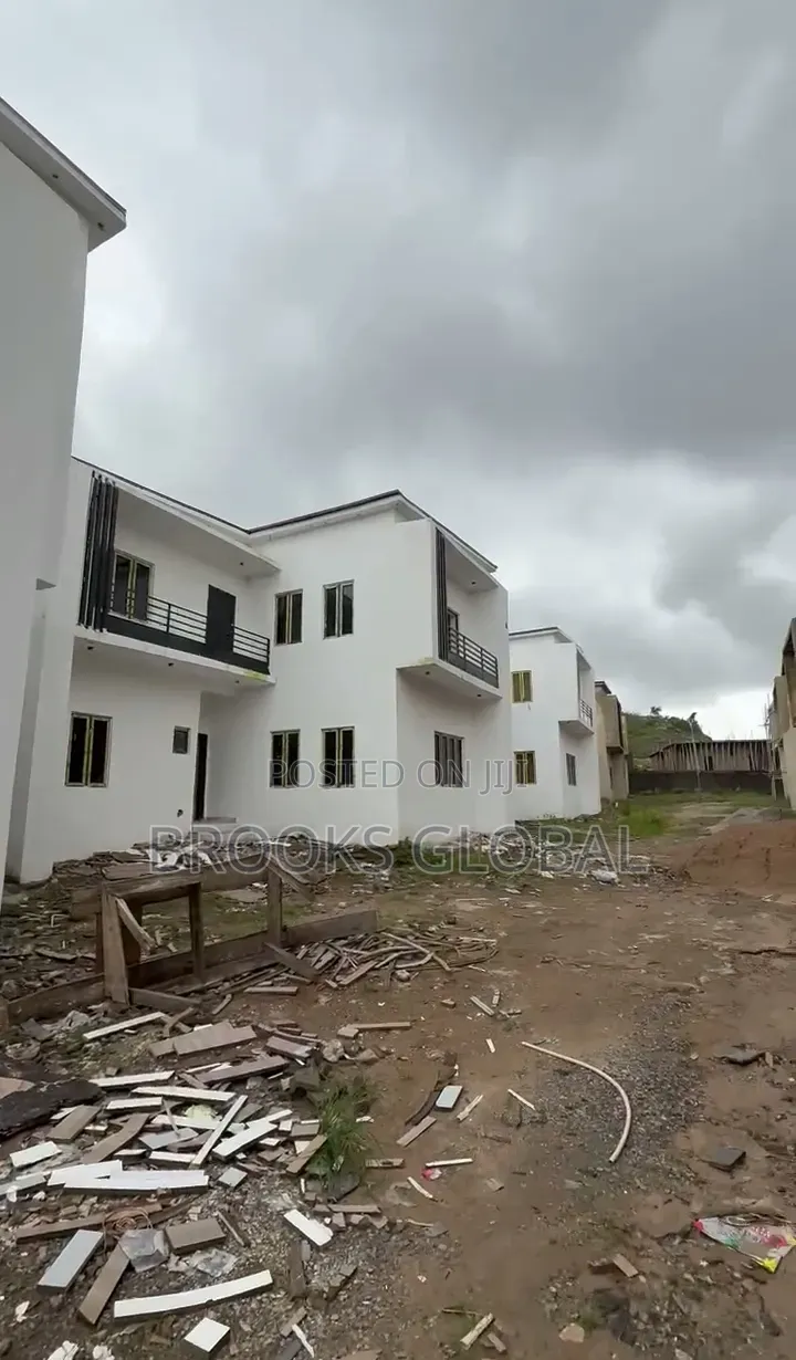 4bdrm Duplex in Apo Resettlement for sale in Apo Resettlement